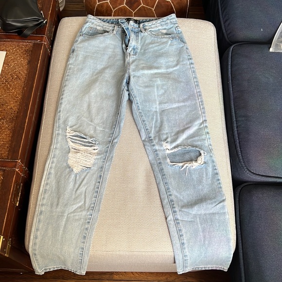 MISSGUIDED HIGH RISE MOM JEANS - Picture 2 of 4